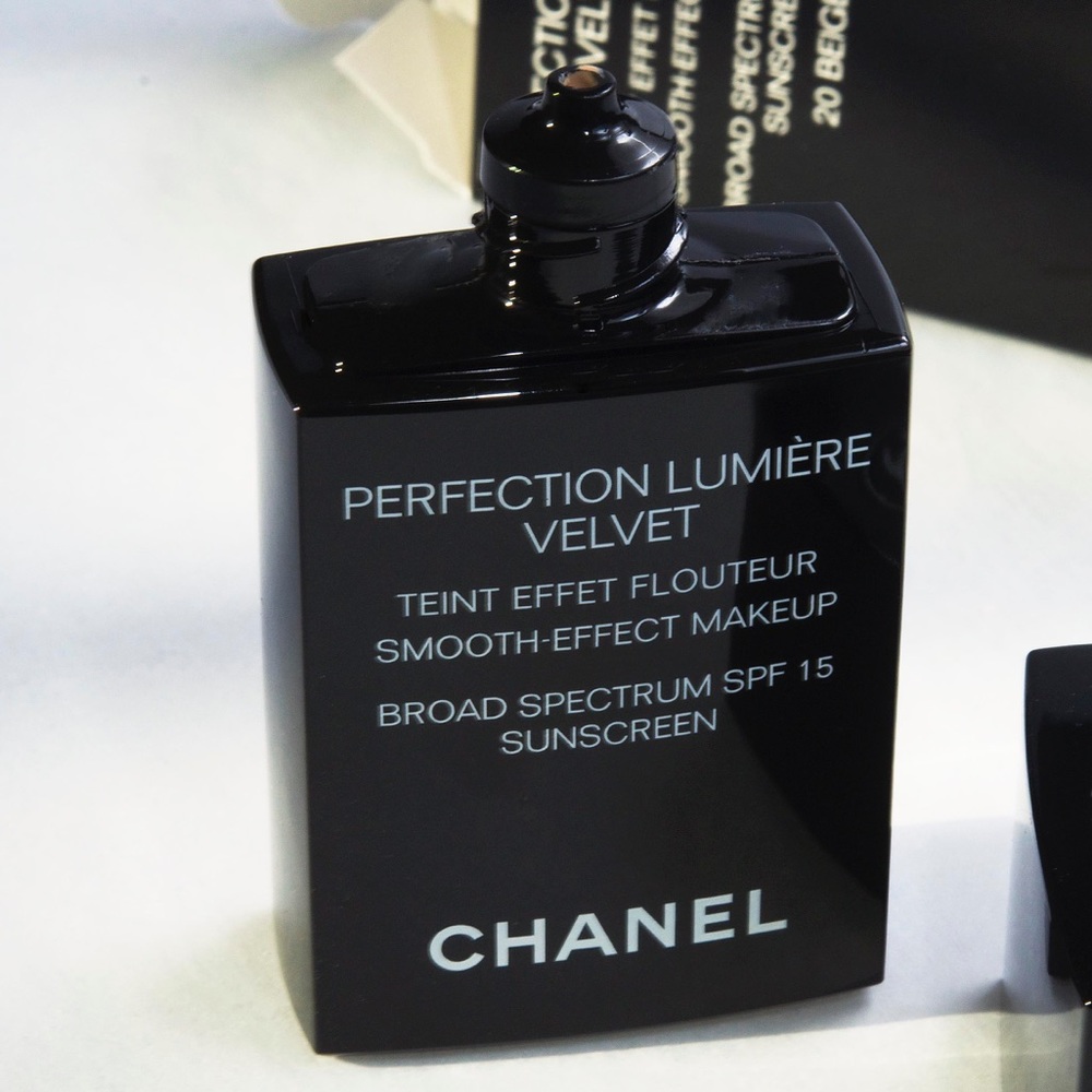 Chanel perfect lumier velvet  foundation b10